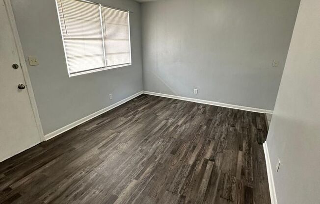 2 beds, 1 bath, 750 sqft, $900, Unit Unit 3