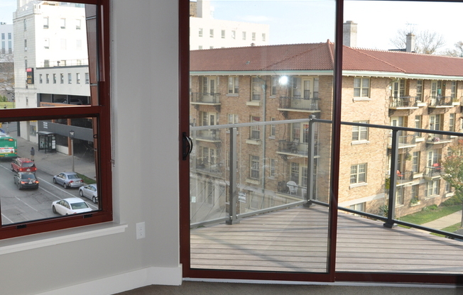 2 beds, 1 bath, 957 sqft, $1,975, Unit 307