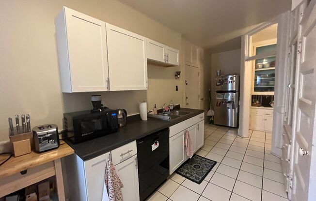 4 beds, 2 baths, $2,295, Unit 10