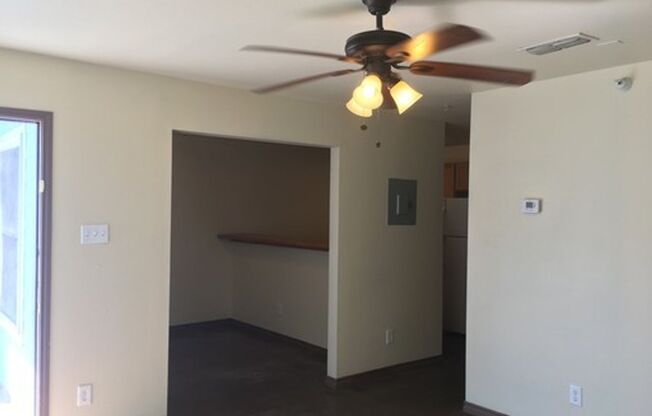 2 beds, 1.5 baths, 980 sqft, $1,180, Unit C-4