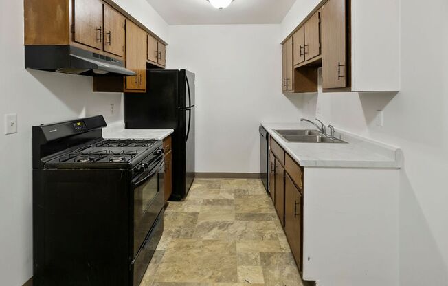 2 beds, 1 bath, $950, Unit 203