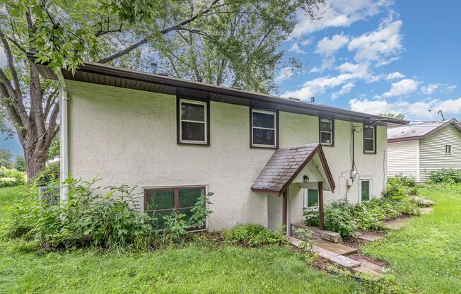 Spacious 5bed|2bath Home w/ Large Backyard & Garage