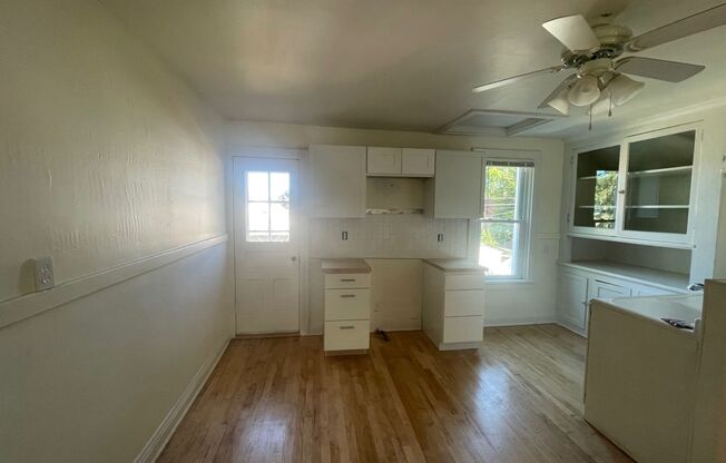 2 beds, 1 bath, $1,100, Unit 1722A Upper