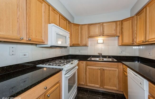 1 bed, 1 bath, 725 sqft, $1,750, Unit 5202-408