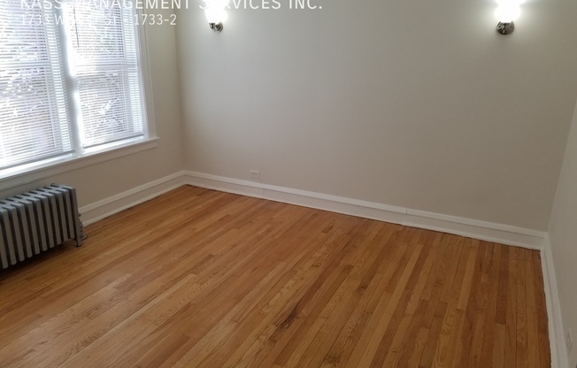1733 W 91 ST