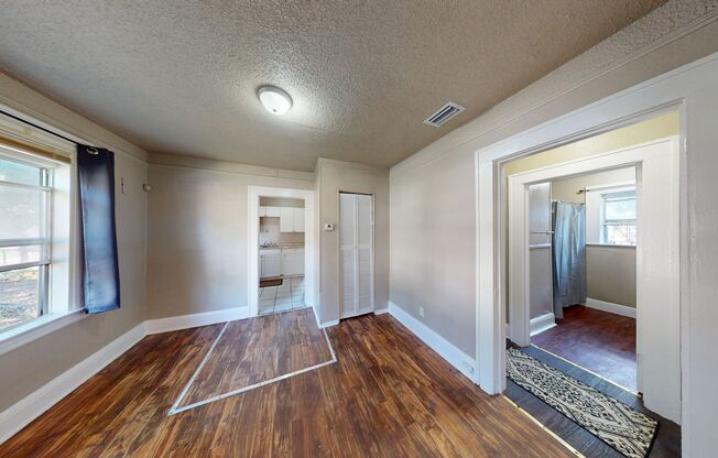 2 beds, 1 bath, $1,100