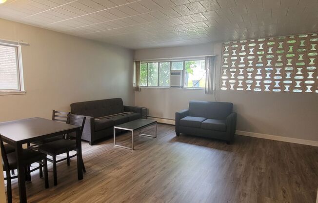 1 bed, 1 bath, 682 sqft, $1,800, Unit 04