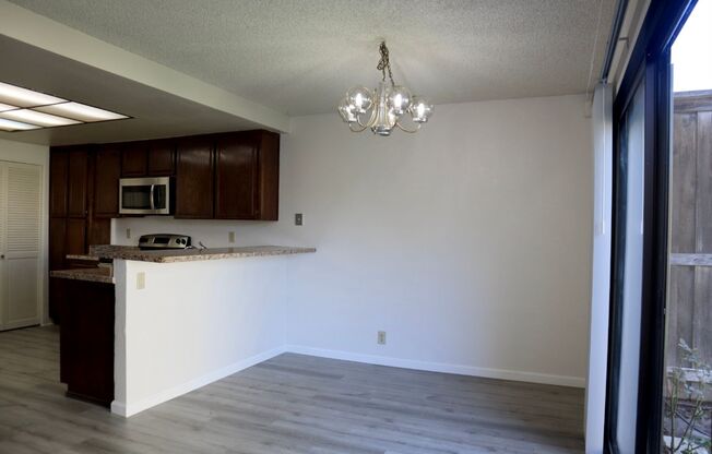 Spacious and bright 3-bedroom townhome-Northgate neighborhood-Fremont!