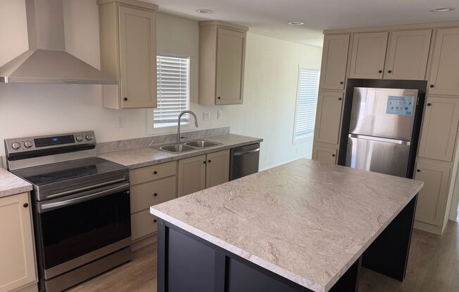 3 Bedroom 2 Bath Home Near Tropicana & Nellis