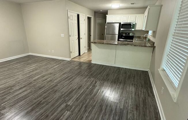 2 beds, 1 bath, , $750