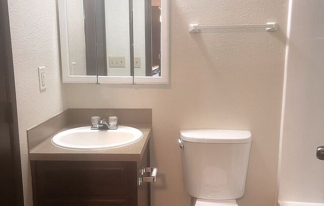 1 bed, 1 bath, 510 sqft, $1,125, Unit 3867 24th Pl NE