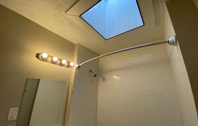 2 beds, 1 bath, 1,150 sqft, $975, Unit 1