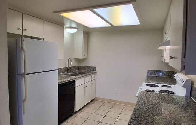 5218 E Lowe