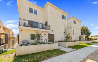 3 beds, 2.5 baths, 1,698 sqft, $4,200, Unit 2