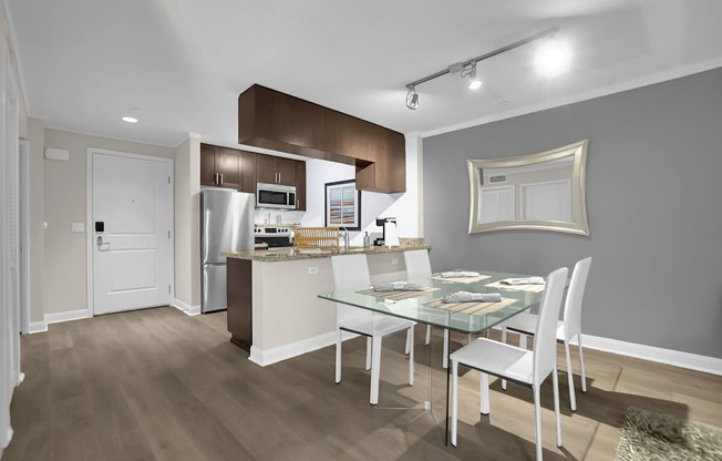 Legado Encino Dining Area and Kitchen