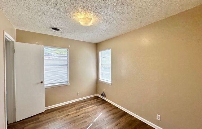 3 beds, 1 bath, $995