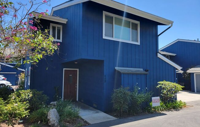 SPACIOUS 3BR/2.5 TOWNHOME STYLE UNIT located in Midtown Santa Barbara Neighborhood- ONE CAR GARAGE