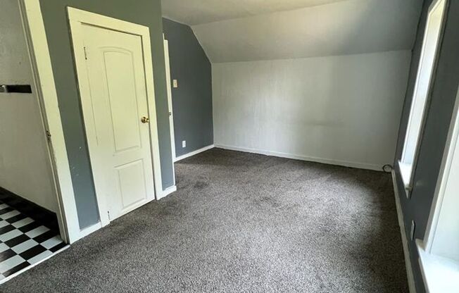 2 beds, 1 bath, $1,200