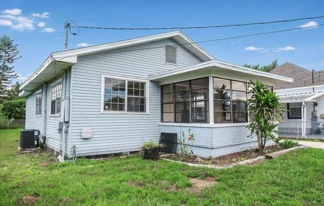 Half Off! 3 Bedroom, 1 Bathroom Home for Rent in Tampa!