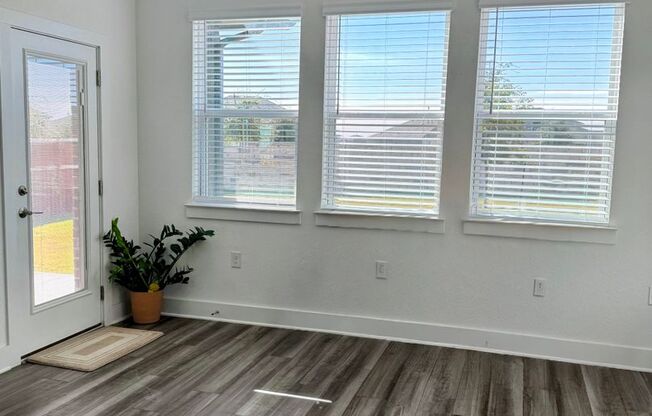 Large New Build in Pflugerville!