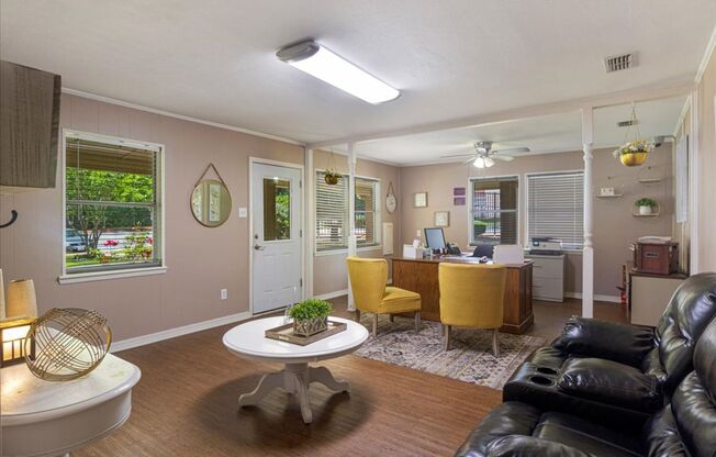 Welcome to Oxford Pointe Apartments – Comfortable Living with a Country Charm in Tyler, TX