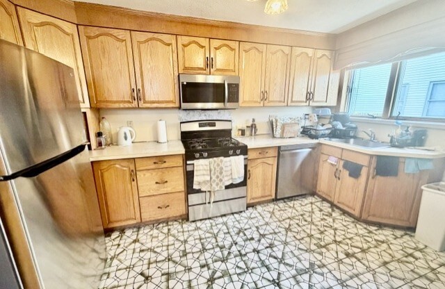 3 beds, 2 baths, $3,000, Unit 1