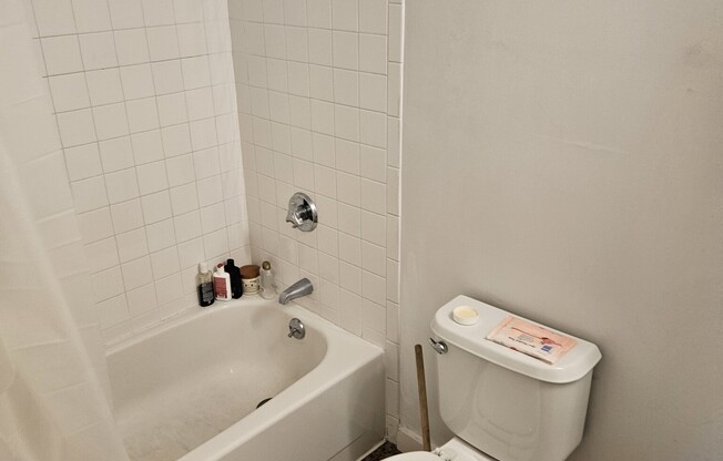 Studio, 1 bath, $2,320, Unit B4