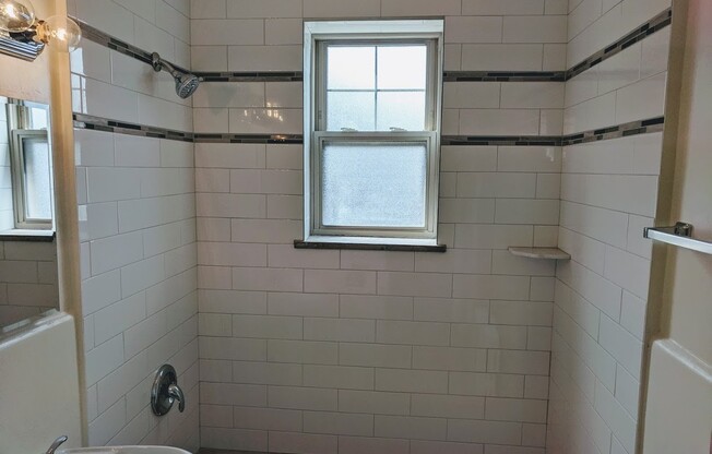 2 beds, 1 bath, $1,795, Unit 411C