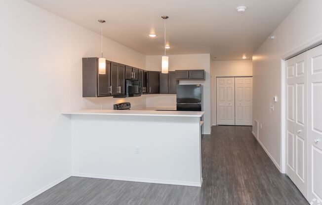 3 beds, 2 baths, 1,265 sqft, $1,670, Unit 4017-130
