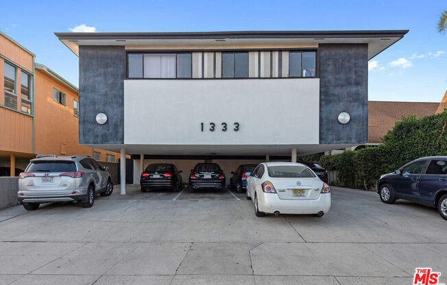 1333 S OGDEN DR