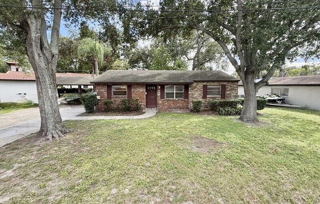 1502 W COUNTRY CLUB DR