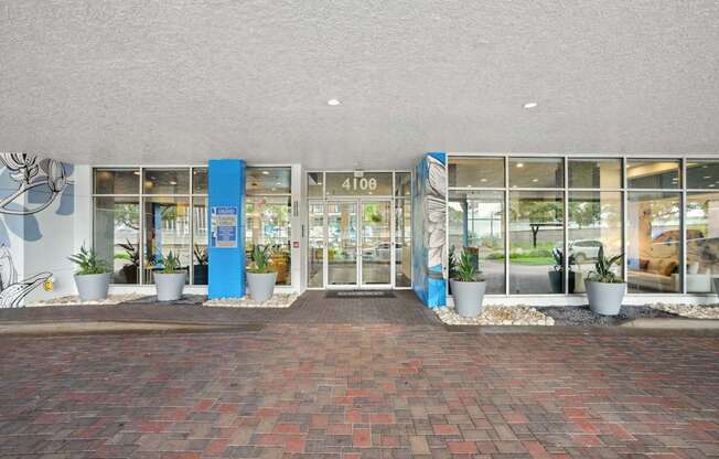 The Grand Upper Kirby Apartments in Houston, TX Front Entrance
