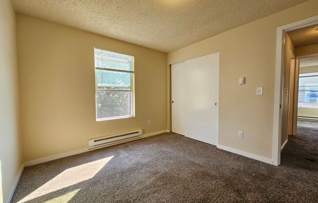 2 beds, 1 bath, 800 sqft, $1,595, Unit 2410-4