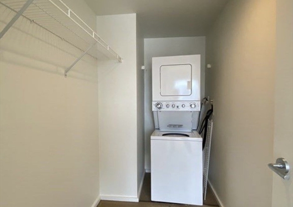 2 beds, 1.5 baths, 1,156 sqft, $5,200, Unit 910
