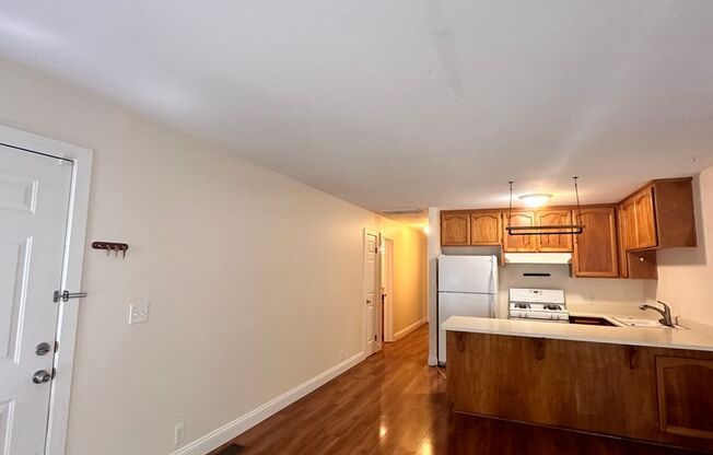 2 beds, 1 bath, 750 sqft, $1,995, Unit 1219 1/2 E St