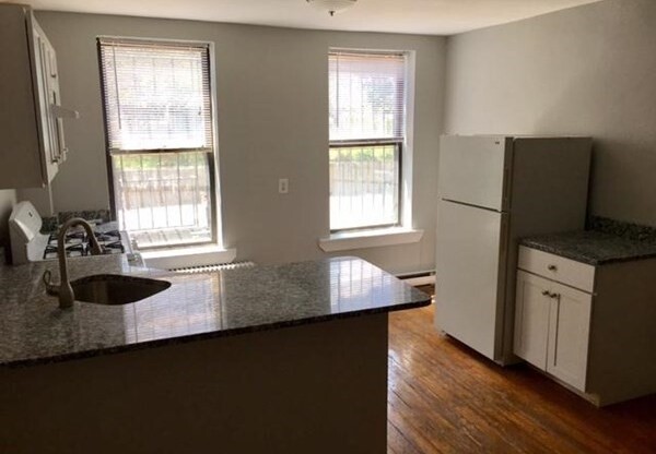 1 bed, 1 bath, 700 sqft, $2,275, Unit B