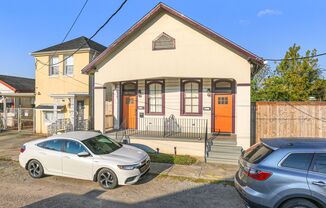 1 bed, 1 bath, $1,095, Unit 2122 New Orleans St