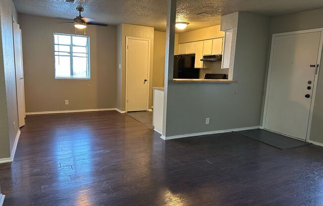 2 beds, 1 bath, $1,295, Unit Unit B