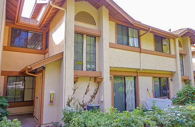 Beautiful 2 Bed / 2.5 Bath Condo in Fullerton