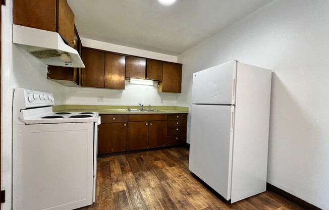 2 beds, 1 bath, 715 sqft, $995, Unit A8