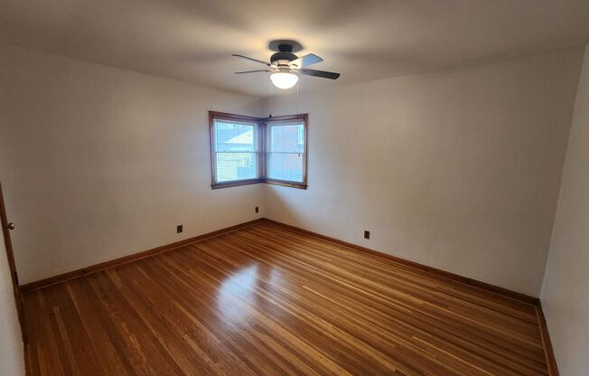 2 beds, 1 bath, $1,595