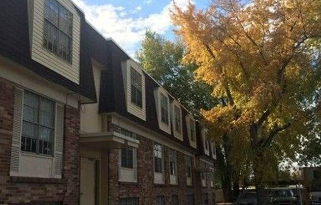 2 beds, 1.5 baths, 1,040 sqft, $1,425, Unit 03