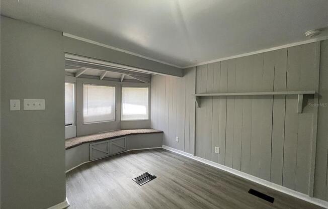 6212 N 44 ST