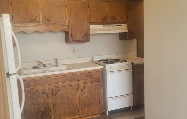 1 bed, 1 bath, $750, Unit Unit E