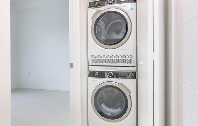 1 bed, 1 bath, 851 sqft, $2,055