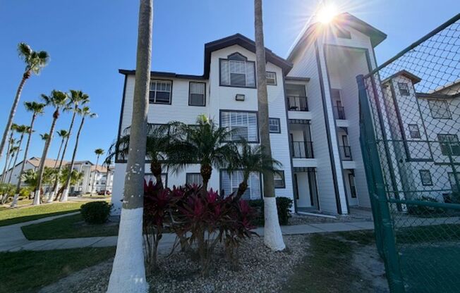 Spacious and Beautiful - Unfurnished 2/2 at Villas Del Sol !