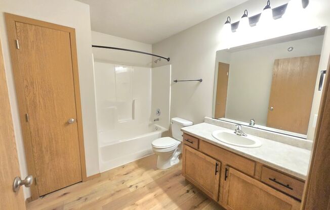 2 beds, 1 bath, 1,090 sqft, $1,230, Unit 3500 104