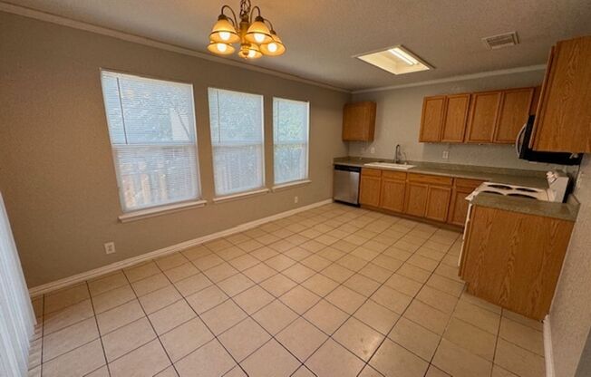 3 beds, 2.5 baths, $1,595