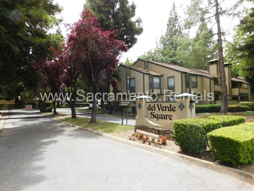 Wonderful 2bd/1+ba South Natomas Condo in Gated Community