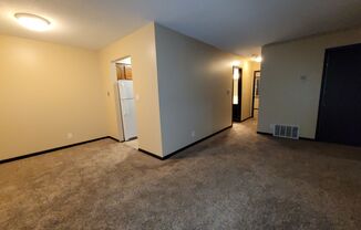 2 beds, 1 bath, $750, Unit 4